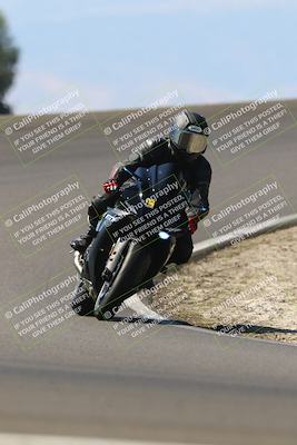 media/Sep-21-2025-TrackDaz (Sun) [[277c75b276]]/C Group/1240pm (Turn 2)/